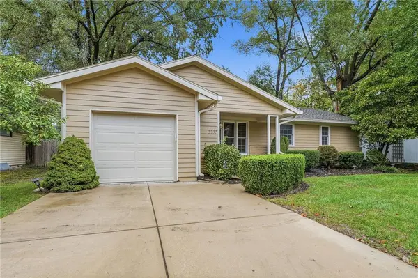 2230 W 71st ST, Prairie Village, KS 66208