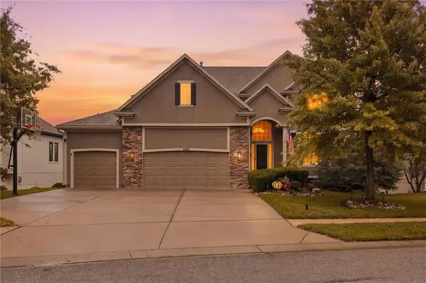 11018 W 163rd TER, Overland Park, KS 66221