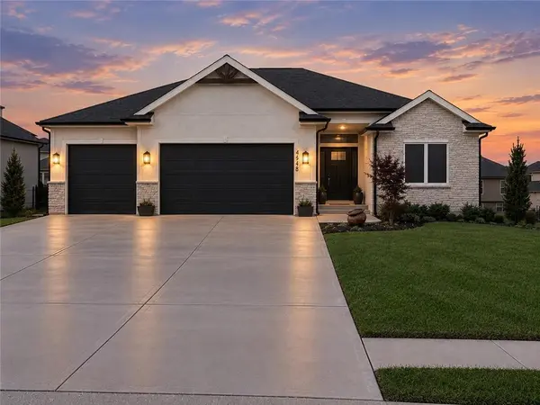 4548 NE Seneca TER, Lee's Summit, MO 64064