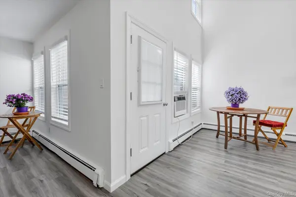 200 Lowndes AVE #D, Huntington Station, NY 11746