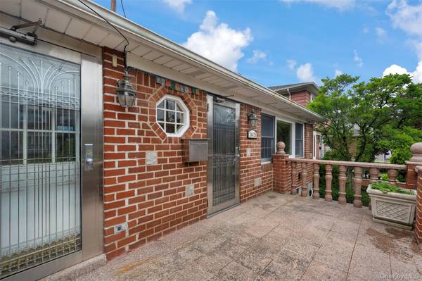 24420 73rd AVE, Little Neck, NY 11362