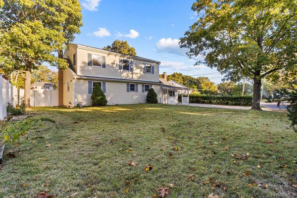 10 Sunset DR, Centereach, NY 11782