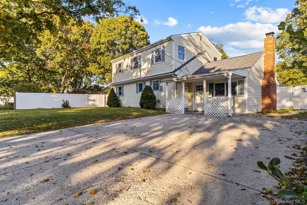 10 Sunset DR, Centereach, NY 11782