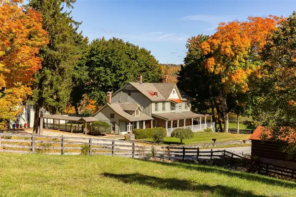 195 Drake RD, Pleasant Valley, NY 12569
