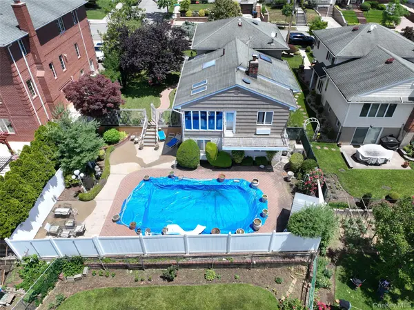 52-04 Redfield ST, Douglaston, NY 11362