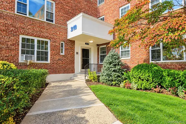 210 Pelham RD #4D, New Rochelle, NY 10805