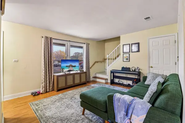 708 Shaw CT, Schaumburg, IL 60194