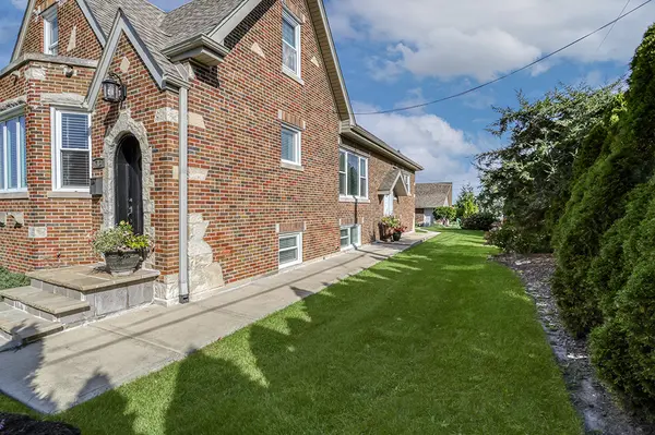 713 Mccarthy RD, Lemont, IL 60439