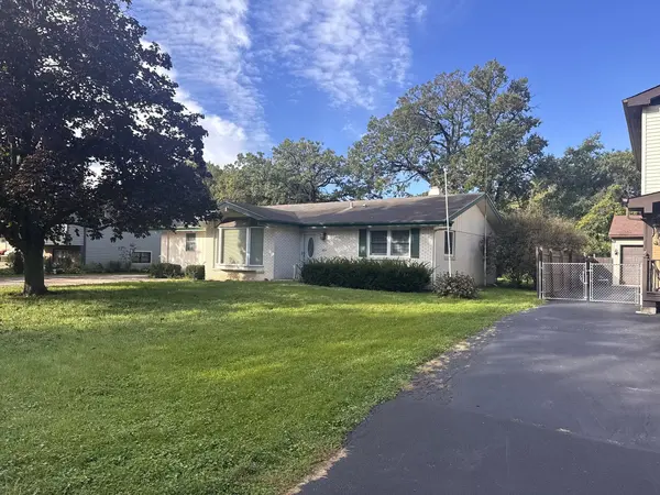424 Northgate RD, Lindenhurst, IL 60046