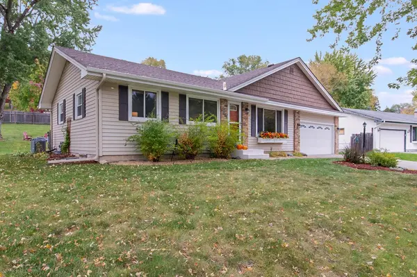 116 Meadow CIR N, Burnsville, MN 55337