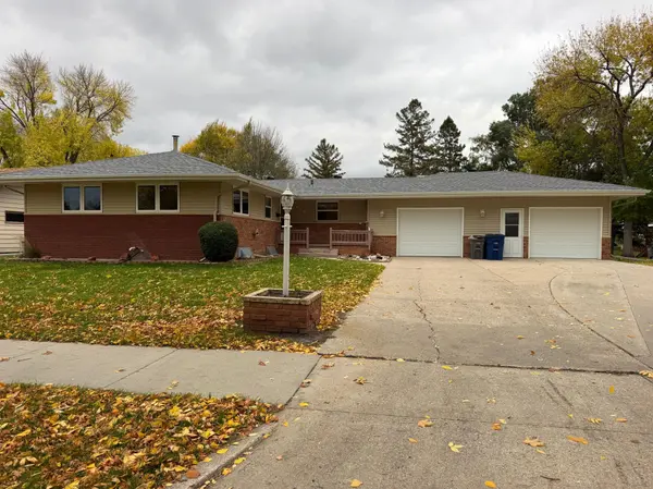 904 20th ST N, Moorhead, MN 56560