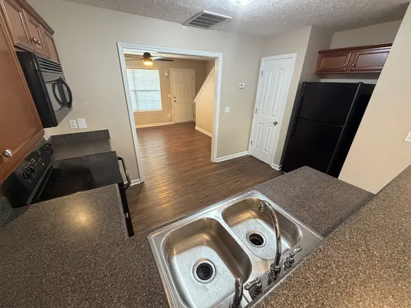 4038 Cody Dr, La Vergne, TN 37086