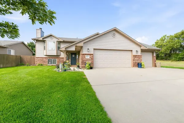 4229 Niblick Dr, Winfield, KS 67156-8886
