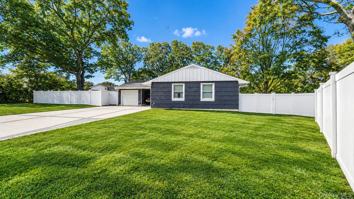9 Hill ST, Ronkonkoma, NY 11779