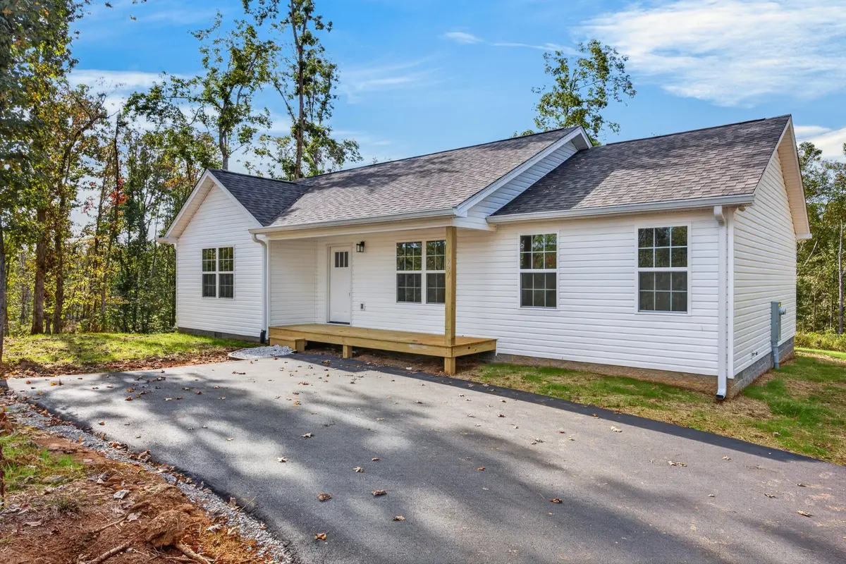 997 Hutchins Bend Rd, Sparta, TN 38583