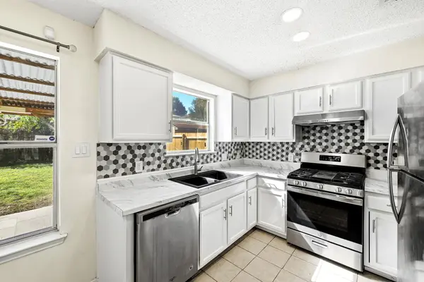 13903 Lothian DR, Pflugerville, TX 78660