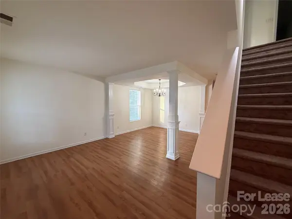 6734 Chieftain DR, Charlotte, NC 28216
