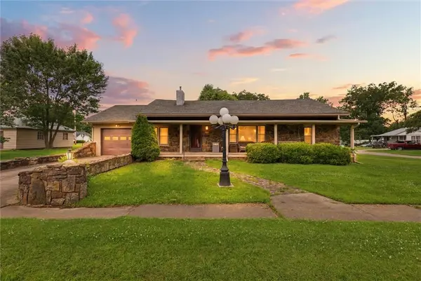 321 E Chestnut ST, Rich Hill, MO 64779