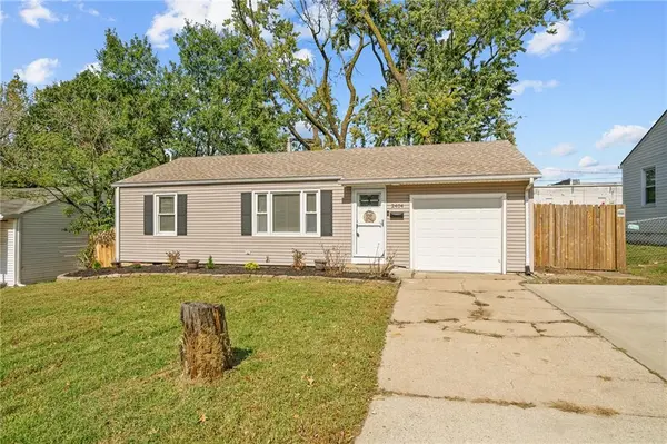 2404 NE 60TH ST, Gladstone, MO 64118