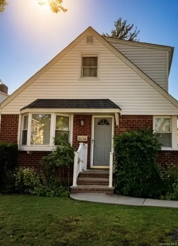 85-36 256th ST, Floral Park, NY 11001
