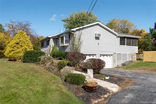 34 Windmill RD, Poughkeepsie, NY 12601