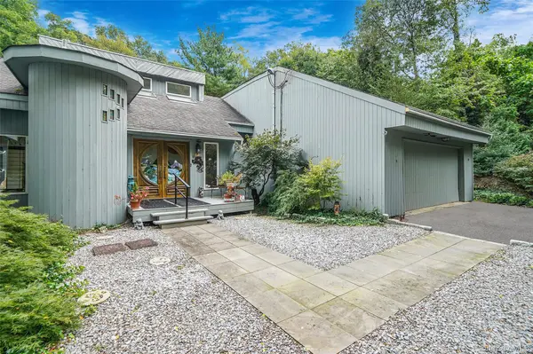 271 Bread and Cheese Hollow RD, Northport, NY 11768