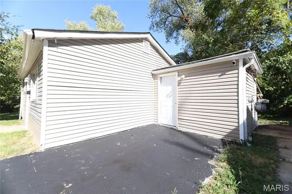 10212 Duke DR, St Louis, MO 63136