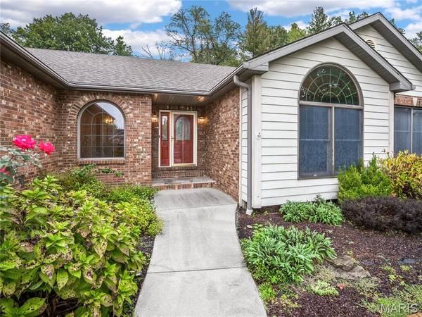 212 Keeneland CT, Collinsville, IL 62234