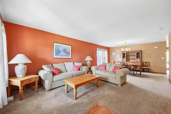 250 Sparrow DR, Woodstock, IL 60098