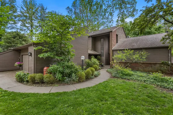 905 Barclay CT, Champaign, IL 61821