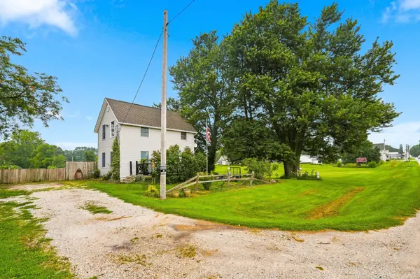 402 S 1st ST, Alpha, IL 61413