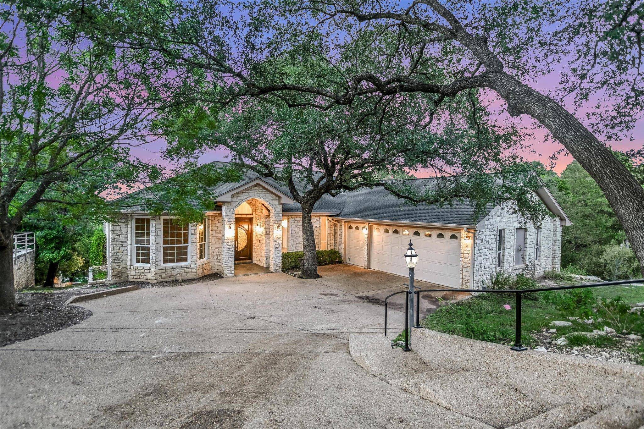 103 Highlander ST, Lakeway, TX 78734
