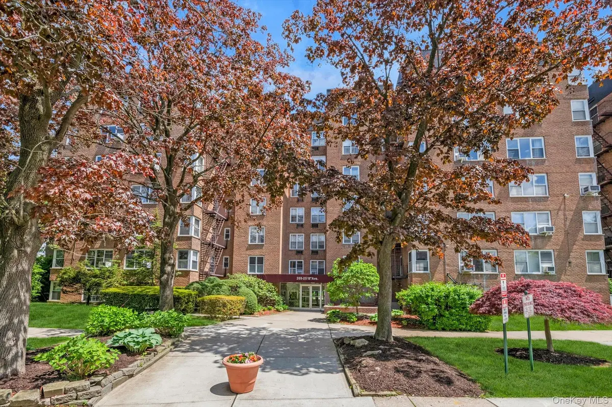 209-25 18th AVE #3K, Bayside, NY 11360