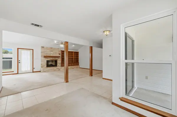 1403 Stone Ridge DR, Taylor, TX 76574