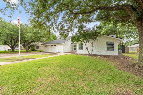 1403 Stone Ridge DR, Taylor, TX 76574