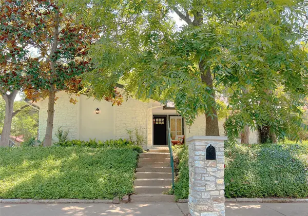 7401 Whispering Oaks DR, Austin, TX 78745