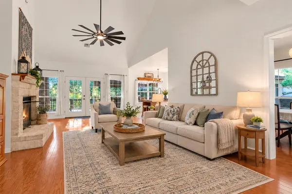 206 S Cowal DR, Spicewood, TX 78669