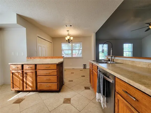 702 Phillip LN, Liberty Hill, TX 78642