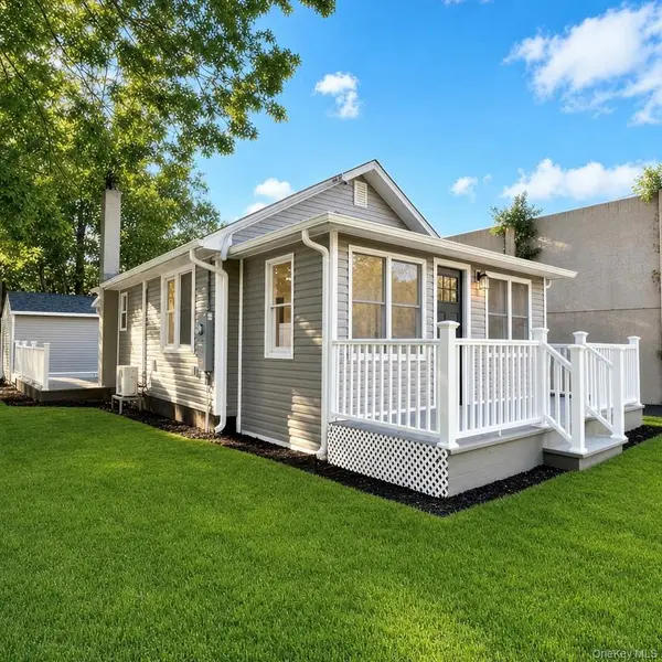 4 Garfield CT, Nesconset, NY 11767