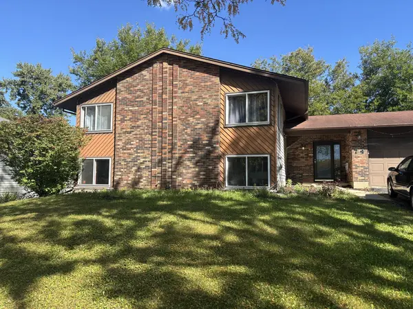 714 Dorchester DR, Bolingbrook, IL 60440