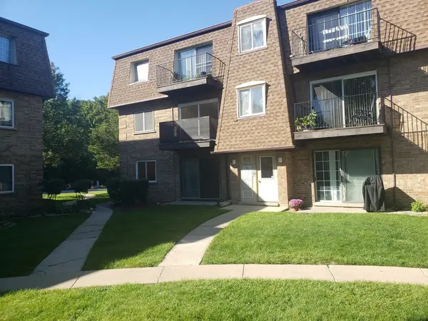 9418 Bay Colony DR #1N, Des Plaines, IL 60016