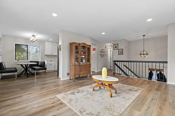 540 Hiawatha AVE, Mendota Heights, MN 55118