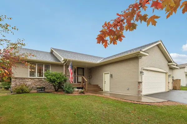 31758 Newport Curve, Lindstrom, MN 55045