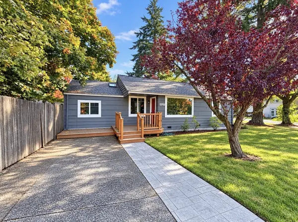 13702 Densmore AVE N, Seattle, WA 98133