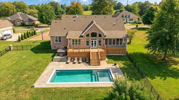 524 Country Club Drive, Dickson, TN 37055