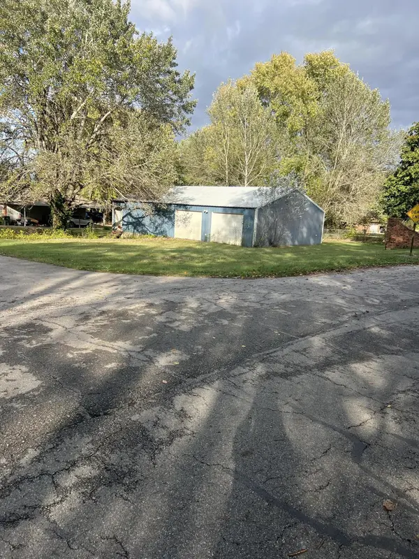 1406 S Mcphail DR, Aurora, MO 65605