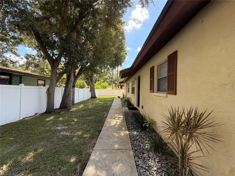 615 2ND AVE NE #A, Largo, FL 33770