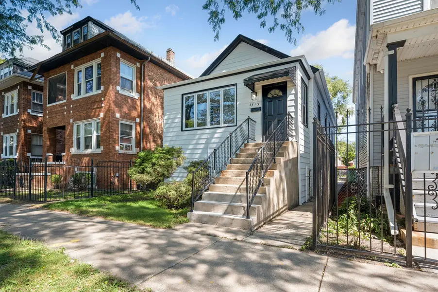 8613 S Colfax AVE, Chicago, IL 60617