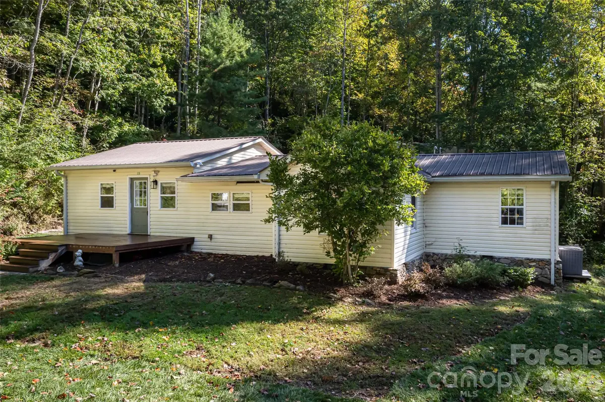 89 Sayles Town RD, Fairview, NC 28730