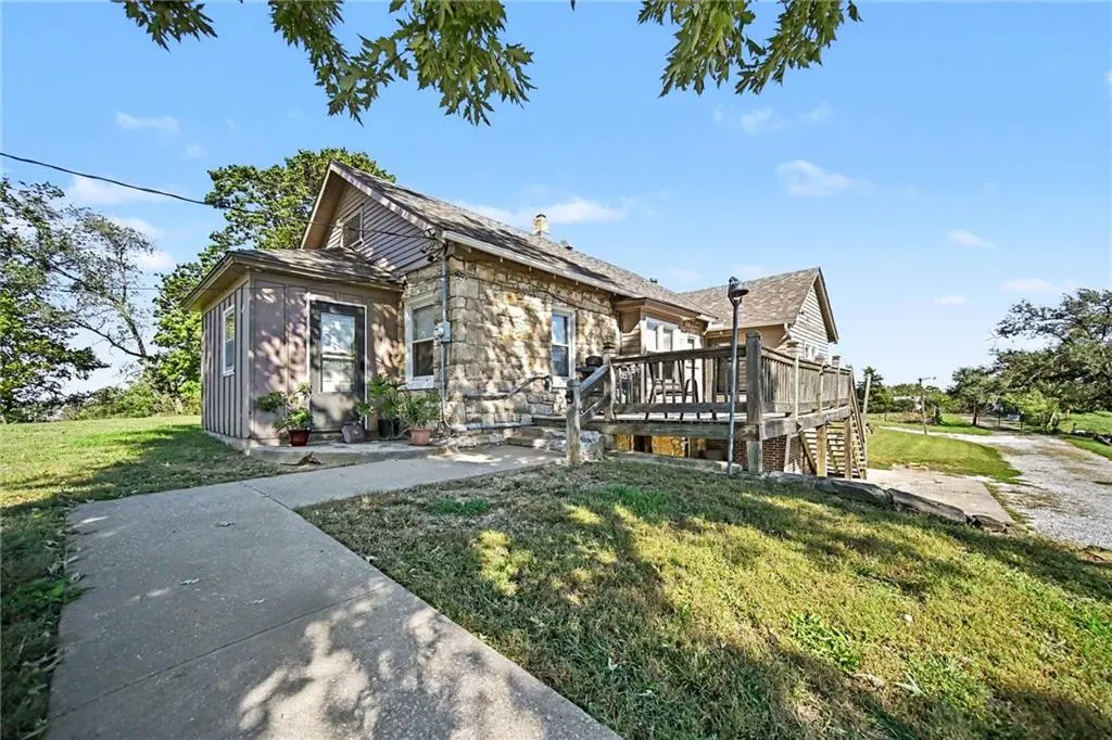 15 S 98th ST, Edwardsville, KS 66111